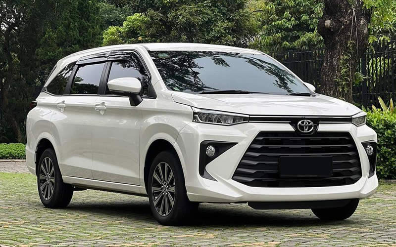 Toyota Avanza 5 seater car rental.
