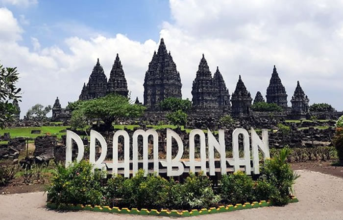 Airport Denpasar (DPS) Bali to Yogyakarta transfer services.